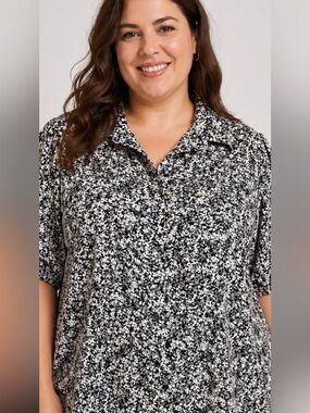 Maggi Barnes Plus Size Floral Button Shirt 2X